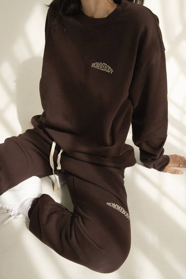 HOMMEBODY EMBROIDERED CHOCOLATE CREWNECK